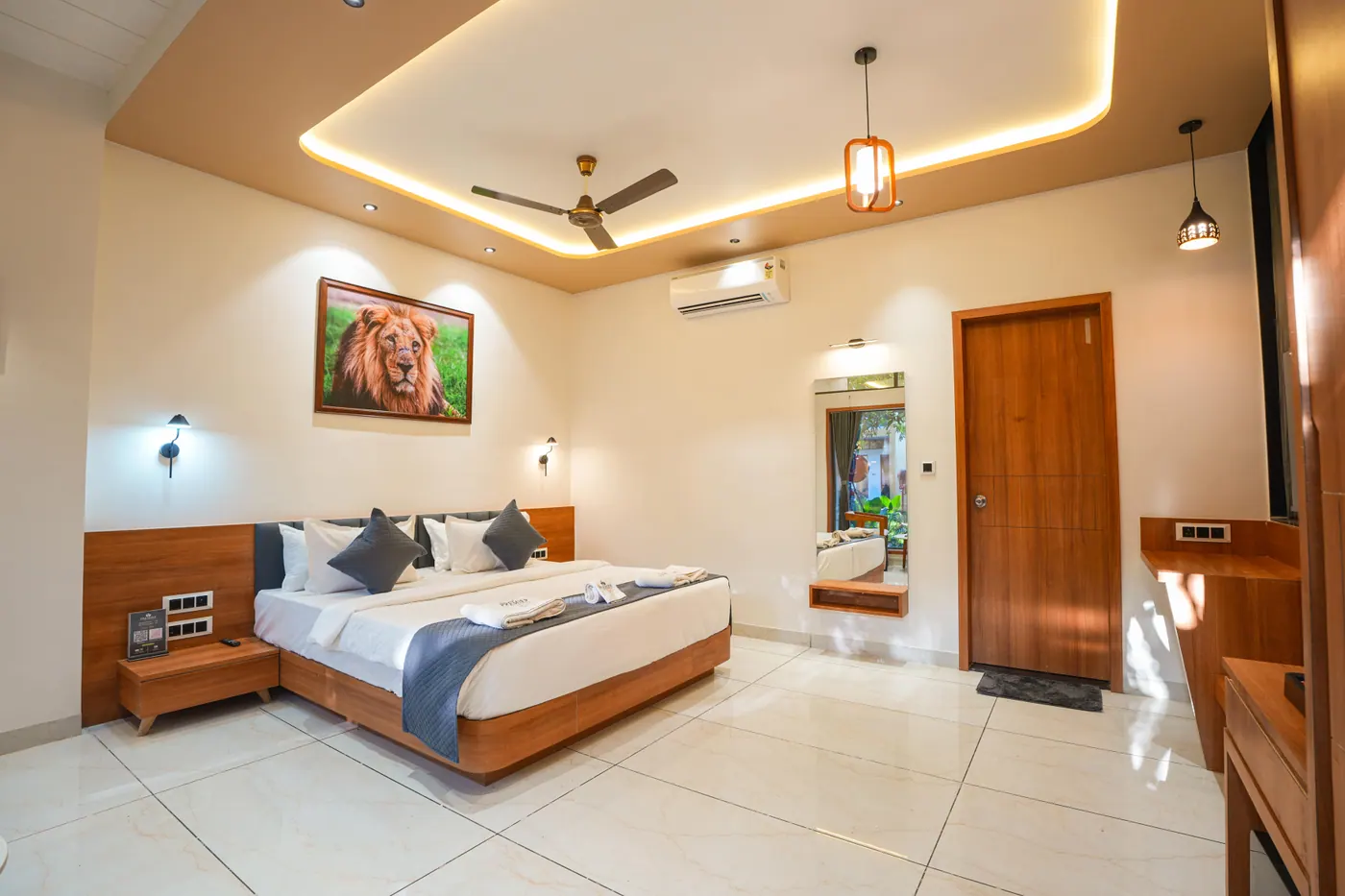 Girtara guest room with king bed, air conditioning, and lion artwork